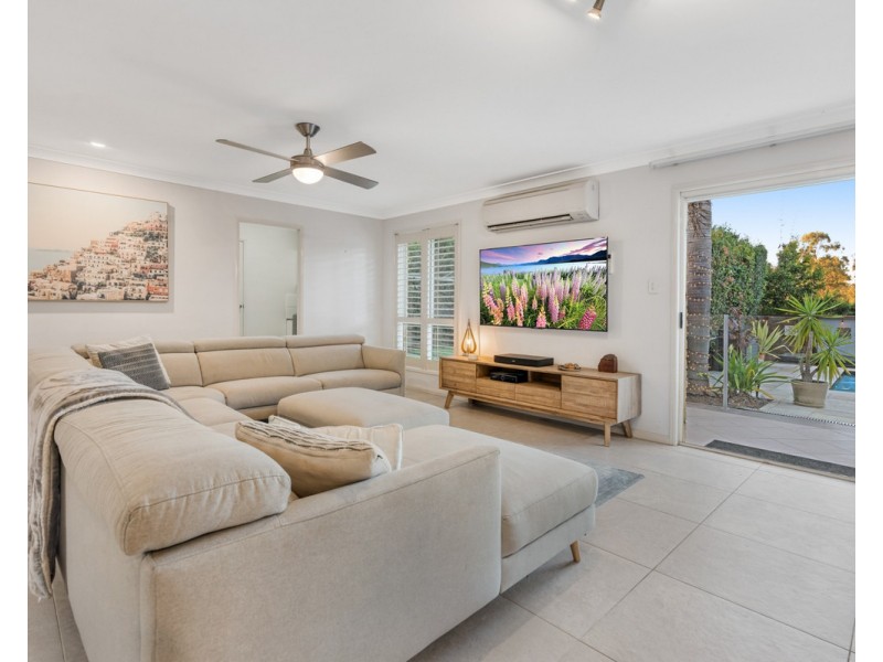 15 Voyager Circuit, Bridgeman Downs QLD 4035