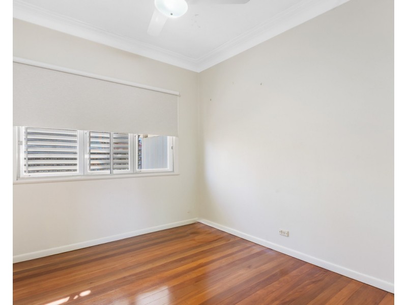 8 Eastbourne Street, Chermside West QLD 4032