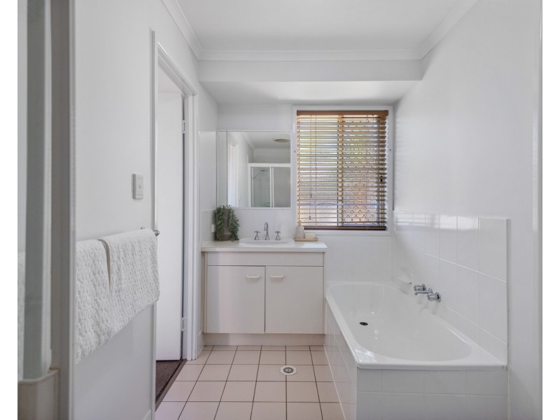 6 Hibiscus Circuit, Fitzgibbon QLD 4018