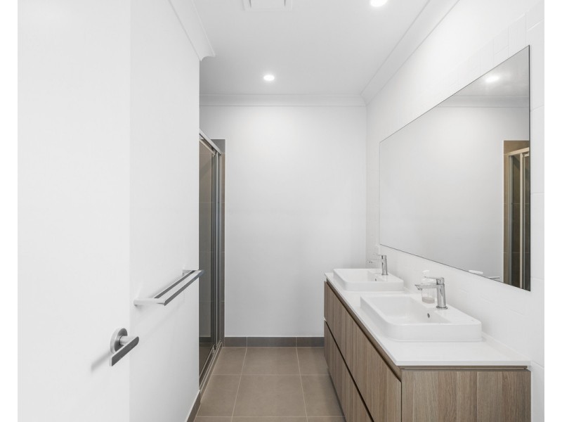 34 CRAWFORD Street, Strathpine QLD 4500