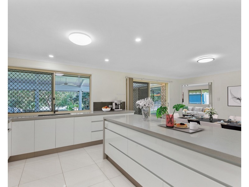 6 Plum Pine Court, Eatons Hill QLD 4037