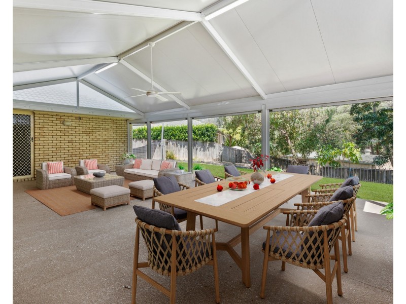 6 Plum Pine Court, Eatons Hill QLD 4037