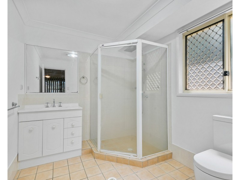 6 Plum Pine Court, Eatons Hill QLD 4037