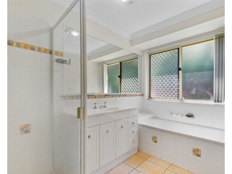 6 Plum Pine Court, Eatons Hill QLD 4037