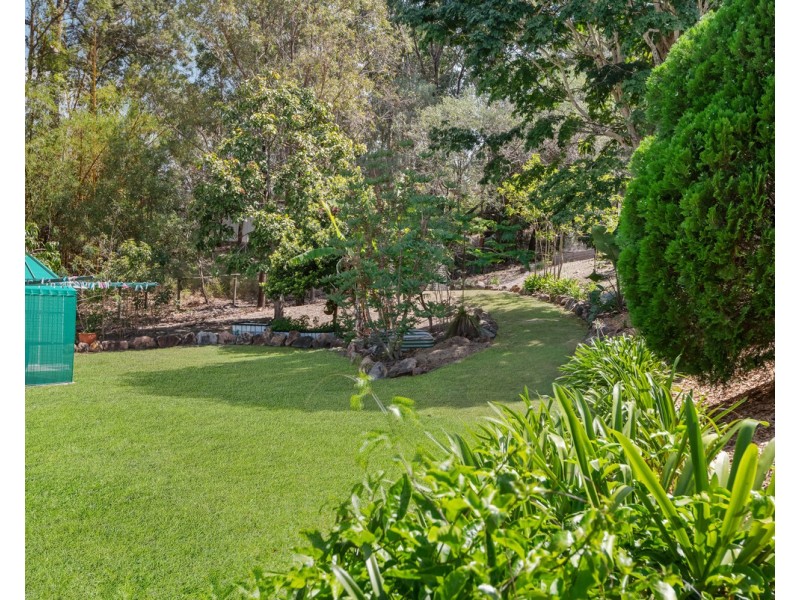 6 Plum Pine Court, Eatons Hill QLD 4037