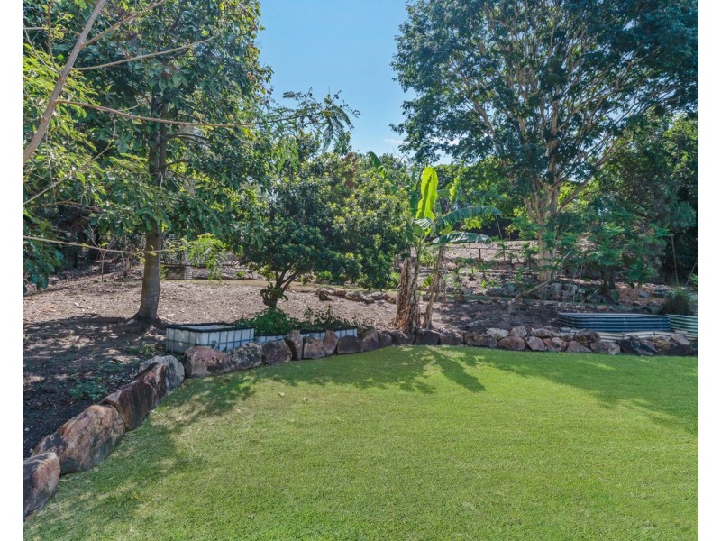 6 Plum Pine Court, Eatons Hill QLD 4037