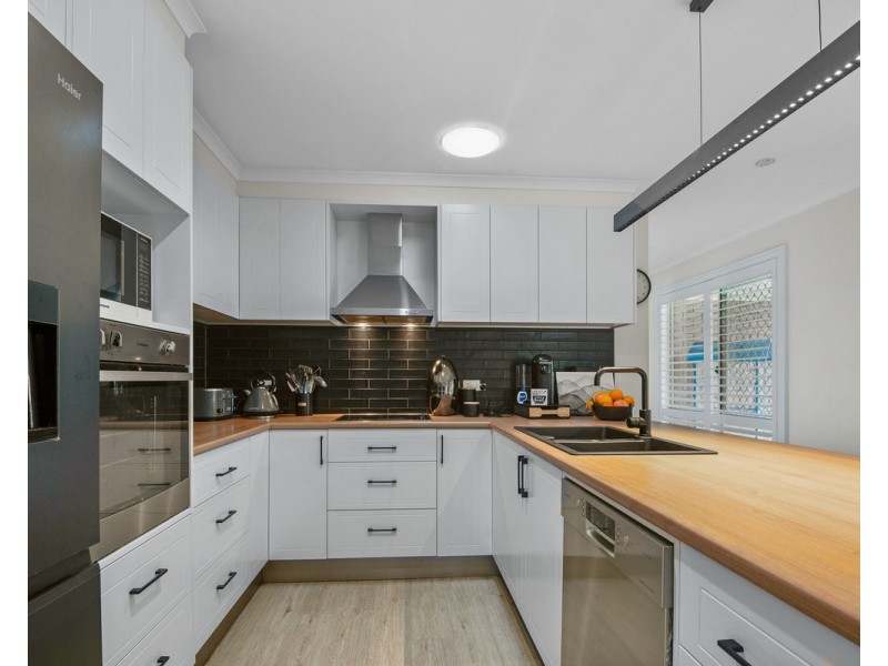 4 Pepperina Place, Fitzgibbon QLD 4018