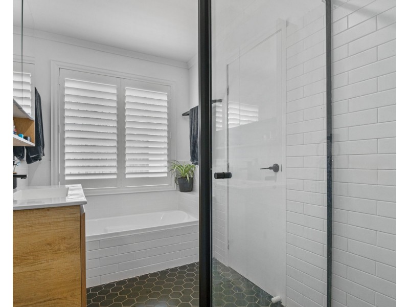 4 Pepperina Place, Fitzgibbon QLD 4018