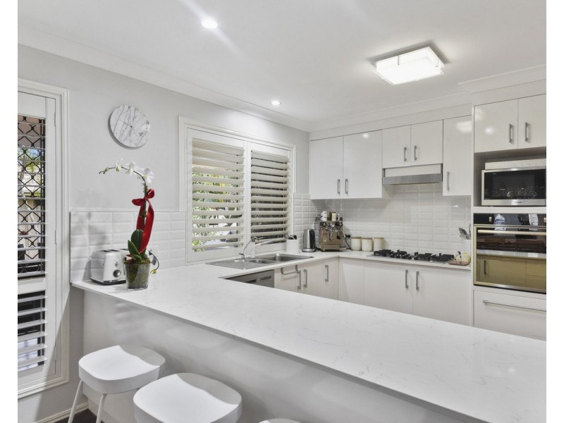 11 Manitoba Place, Wavell Heights QLD 4012