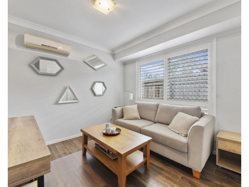 11 Manitoba Place, Wavell Heights QLD 4012