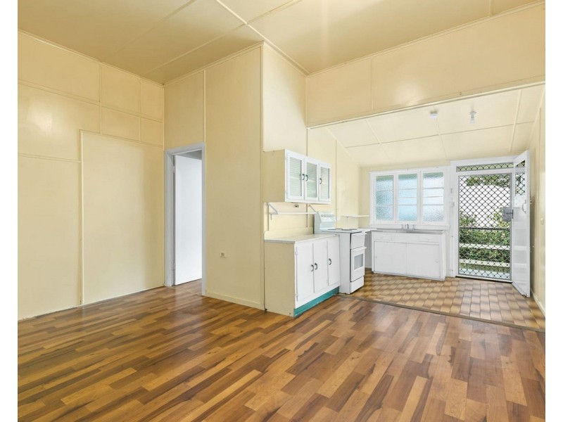 24 Sixth Avenue, Sandgate QLD 4017