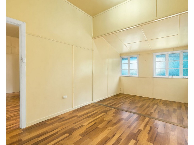 24 Sixth Avenue, Sandgate QLD 4017