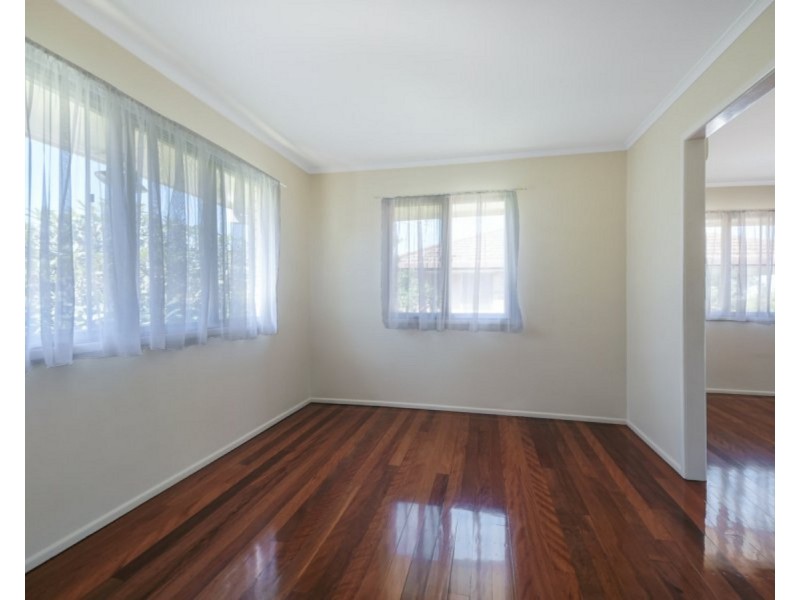 11 Pacific Street, Chermside West QLD 4032