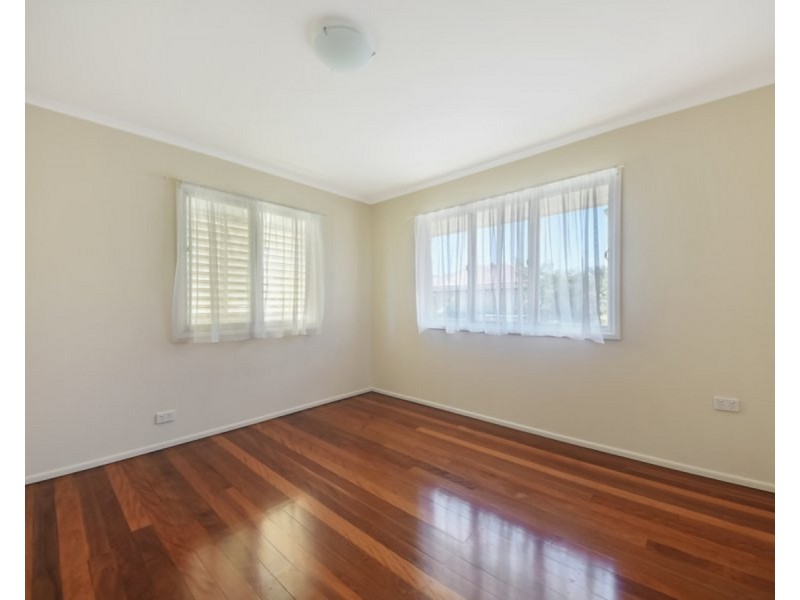 11 Pacific Street, Chermside West QLD 4032