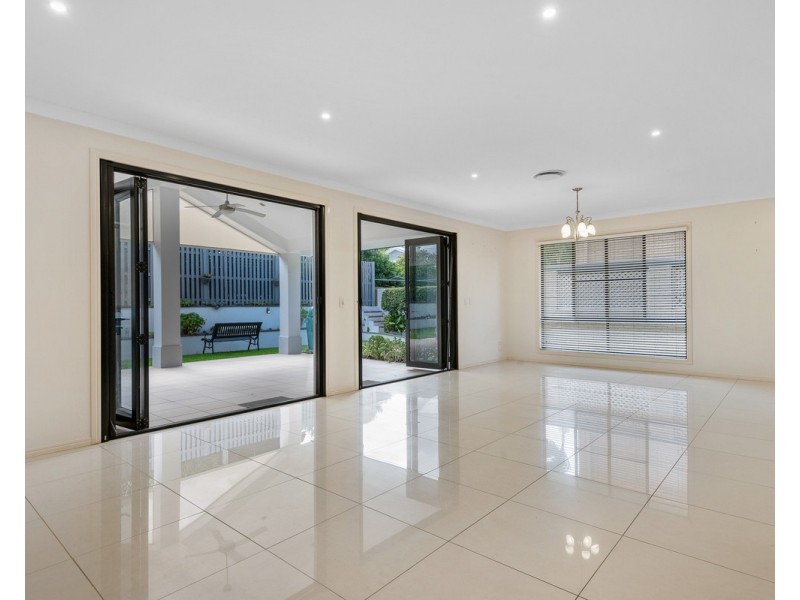 5 Dimboola Street, Bridgeman Downs QLD 4035