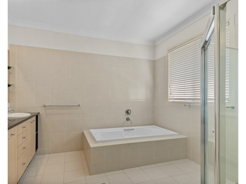 5 Dimboola Street, Bridgeman Downs QLD 4035