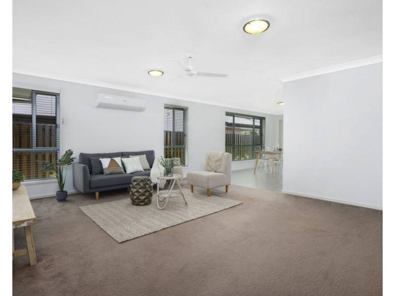 10 April Crescent, Bridgeman Downs QLD 4035