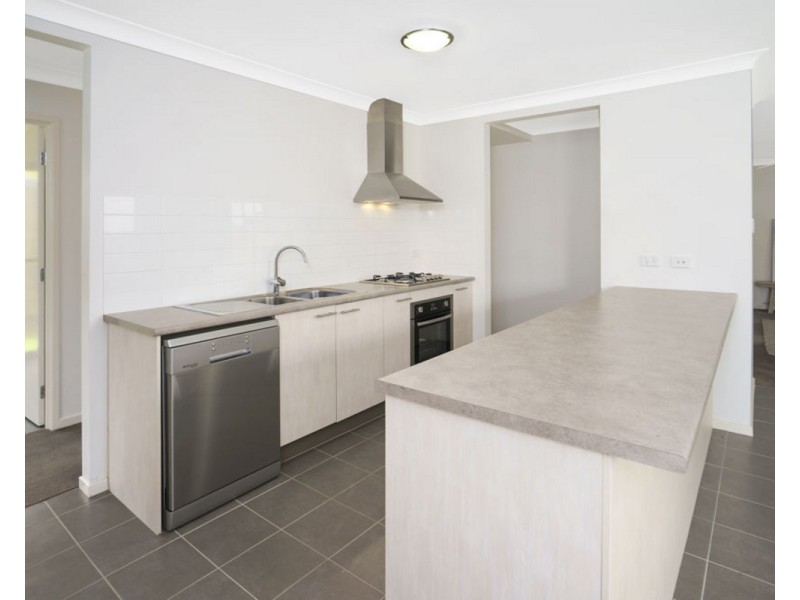 10 April Crescent, Bridgeman Downs QLD 4035