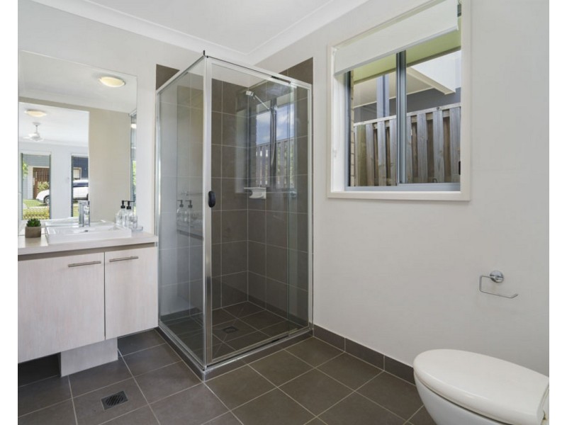 10 April Crescent, Bridgeman Downs QLD 4035