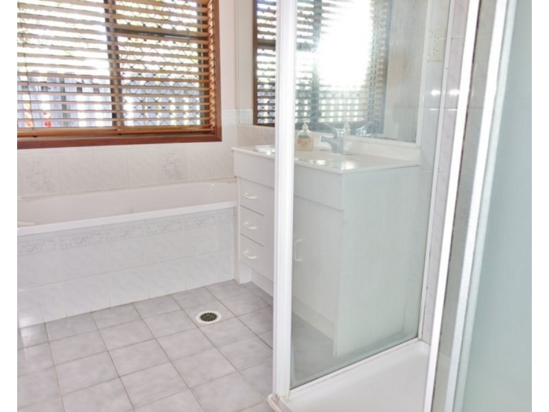 4 Jasmine Court, Fitzgibbon QLD 4018