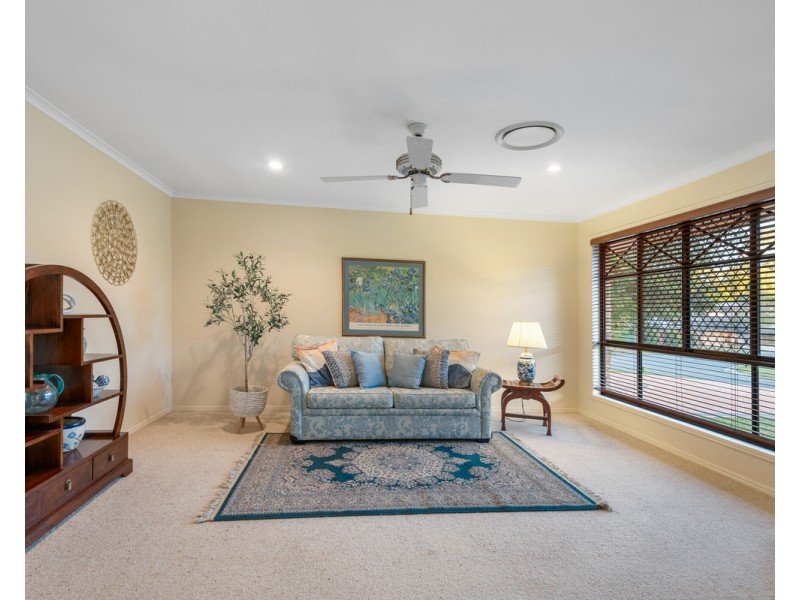 15 Gumview Street, Albany Creek QLD 4035