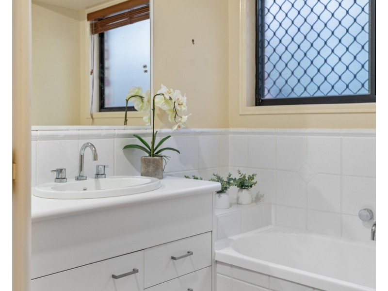 15 Gumview Street, Albany Creek QLD 4035