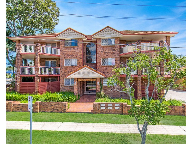 1/2 Henry Street, Chermside QLD 4032