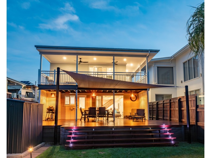 12 Fourth Avenue, Scarborough QLD 4020