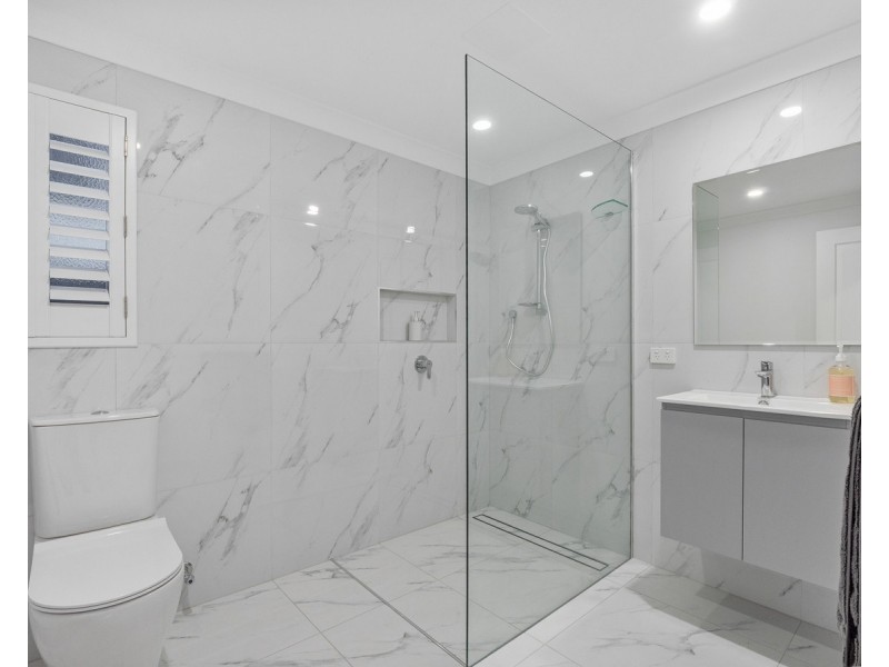 12 Fourth Avenue, Scarborough QLD 4020