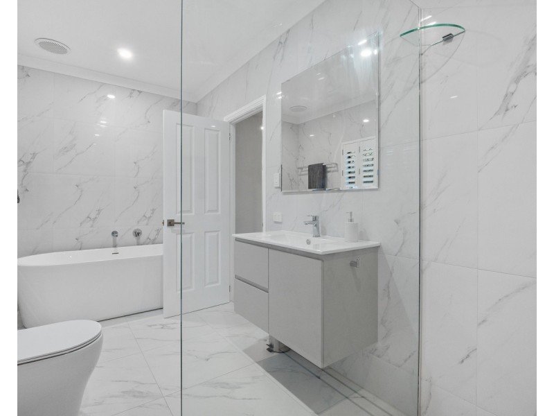 12 Fourth Avenue, Scarborough QLD 4020