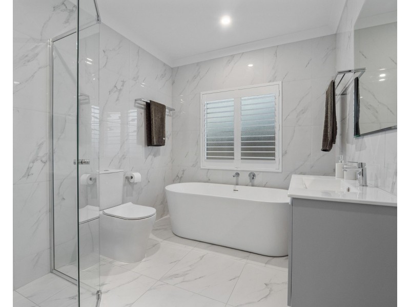 12 Fourth Avenue, Scarborough QLD 4020