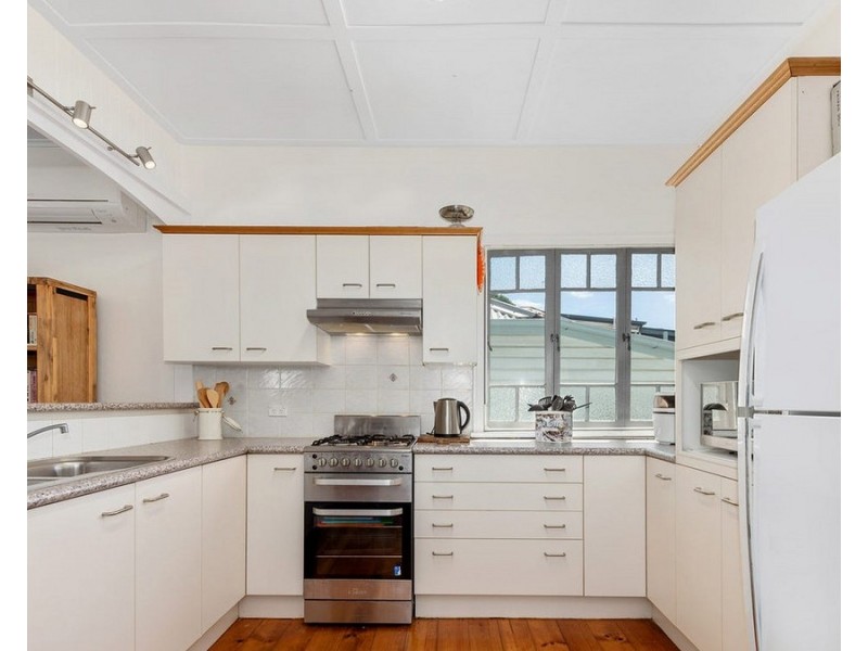 98 Clayton Street, Sandgate QLD 4017