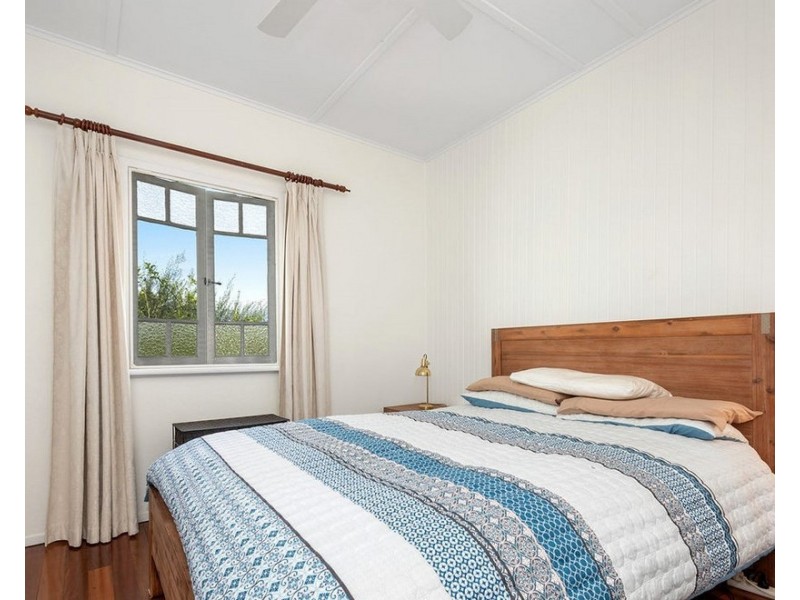 98 Clayton Street, Sandgate QLD 4017