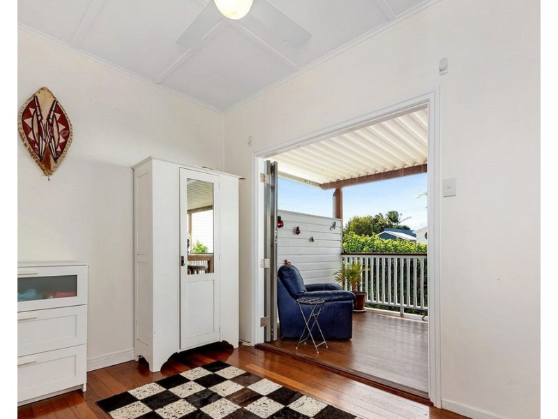 98 Clayton Street, Sandgate QLD 4017