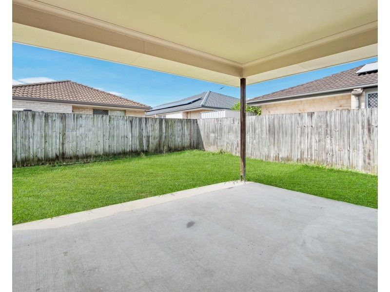 8 Maclean Close, Fitzgibbon QLD 4018