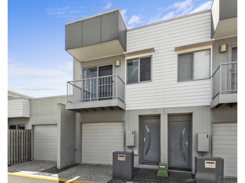 15 Broadwater Lane, Fitzgibbon QLD 4018