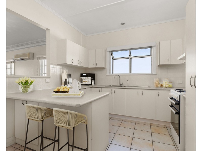8 Farnell Street, Chermside QLD 4032