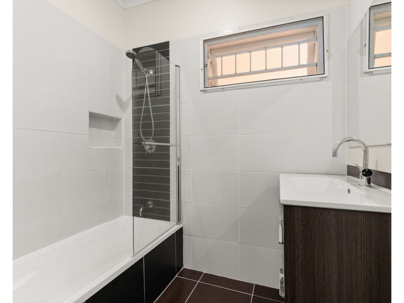 8 Farnell Street, Chermside QLD 4032