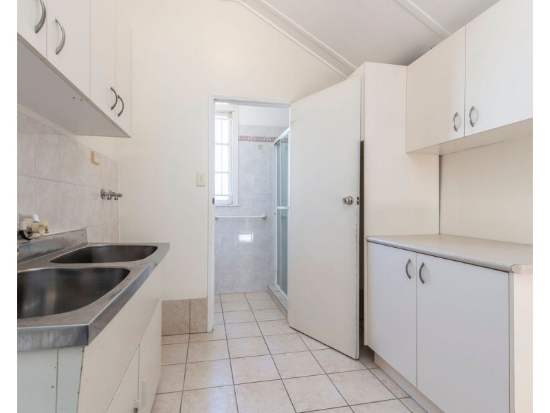 8 Farnell Street, Chermside QLD 4032