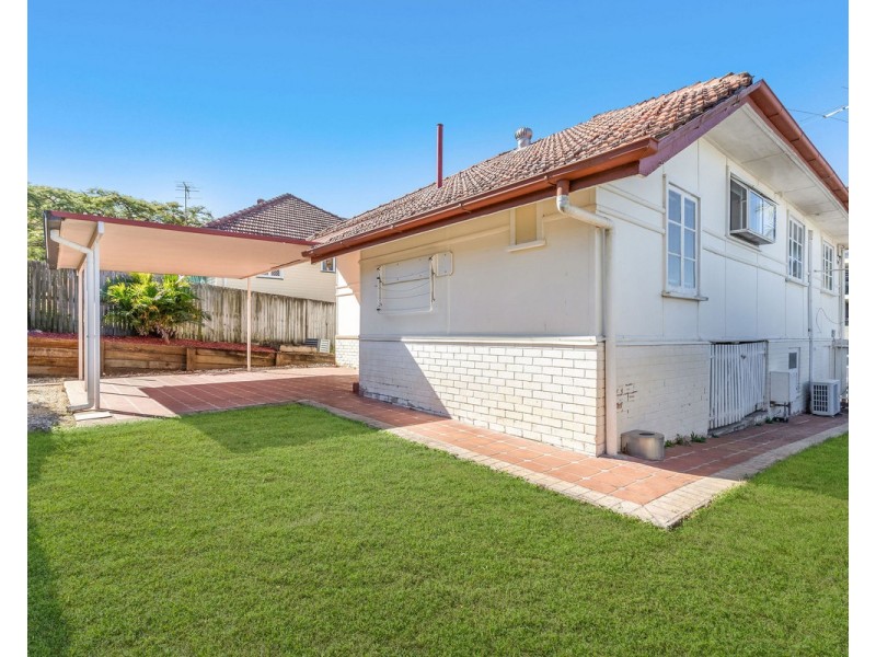 8 Farnell Street, Chermside QLD 4032