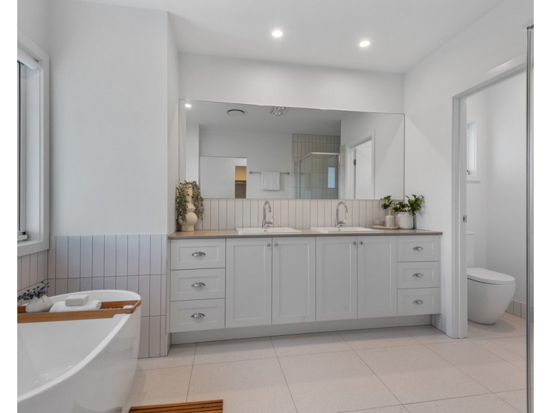 14 Ashley Road, Chermside West QLD 4032