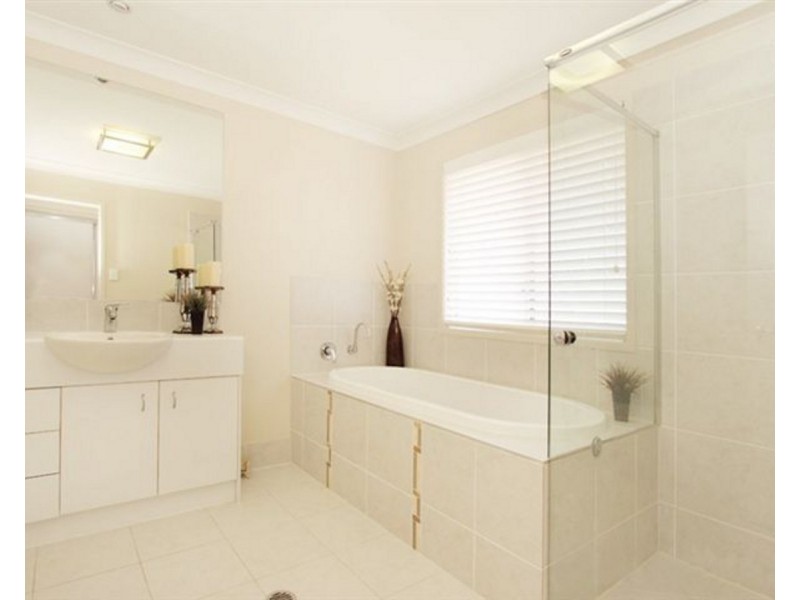 63 Petrie Crescent, Aspley QLD 4034