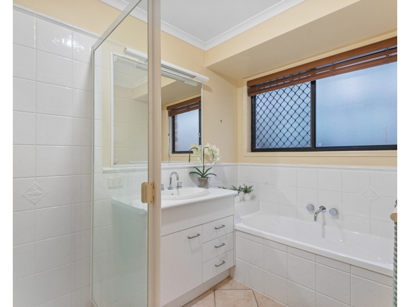 15 Gumview Street, Albany Creek QLD 4035
