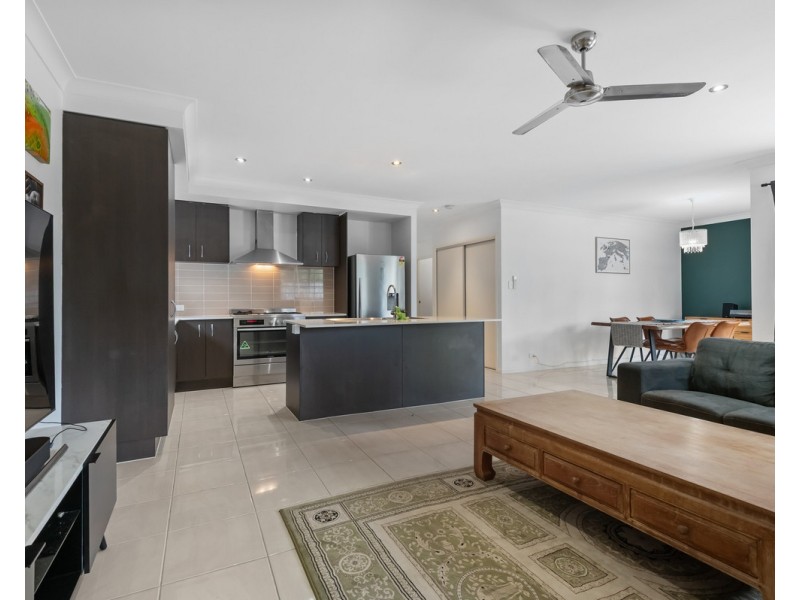 11 Blue Mountains Crescent, Fitzgibbon QLD 4018