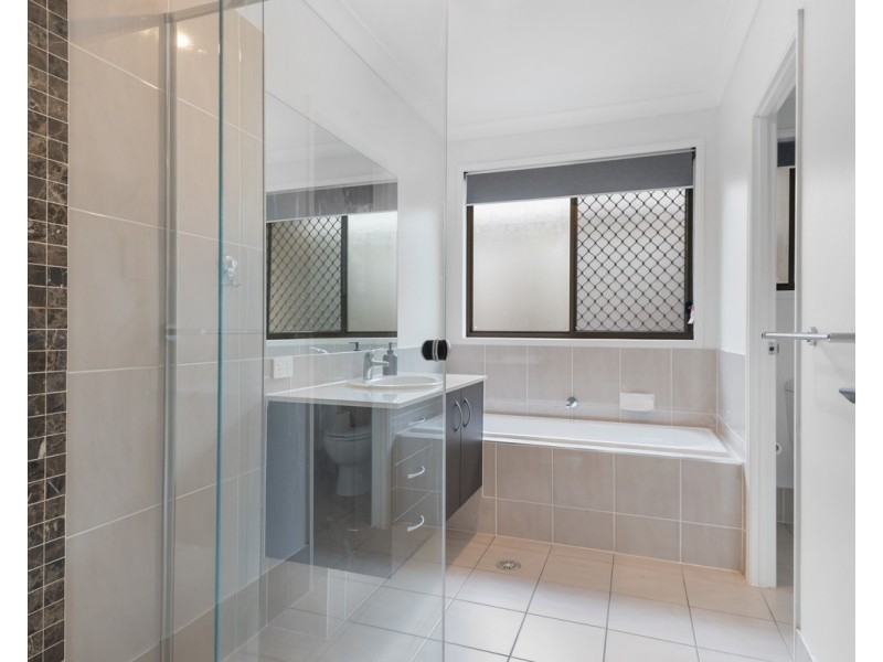 11 Blue Mountains Crescent, Fitzgibbon QLD 4018