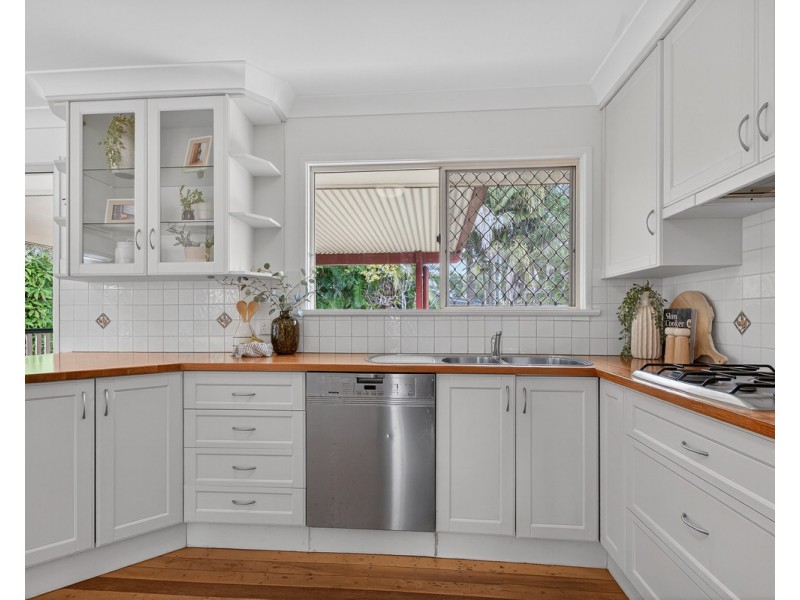 16 Kaiyar Street, Chermside West QLD 4032