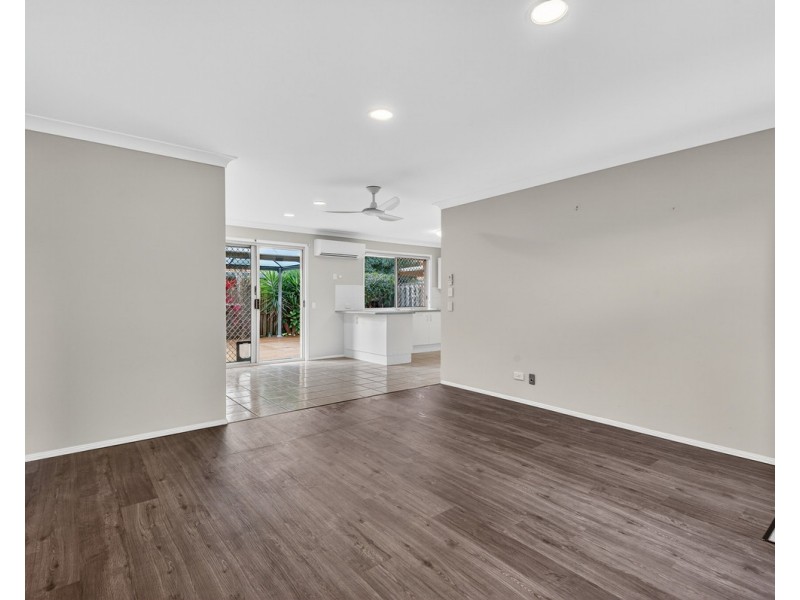 8/5 Hibiscus Circuit, Fitzgibbon QLD 4018