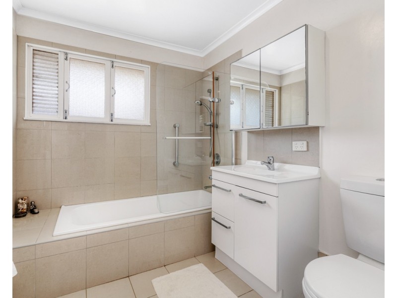 4 Kaiyar Street, Chermside West QLD 4032