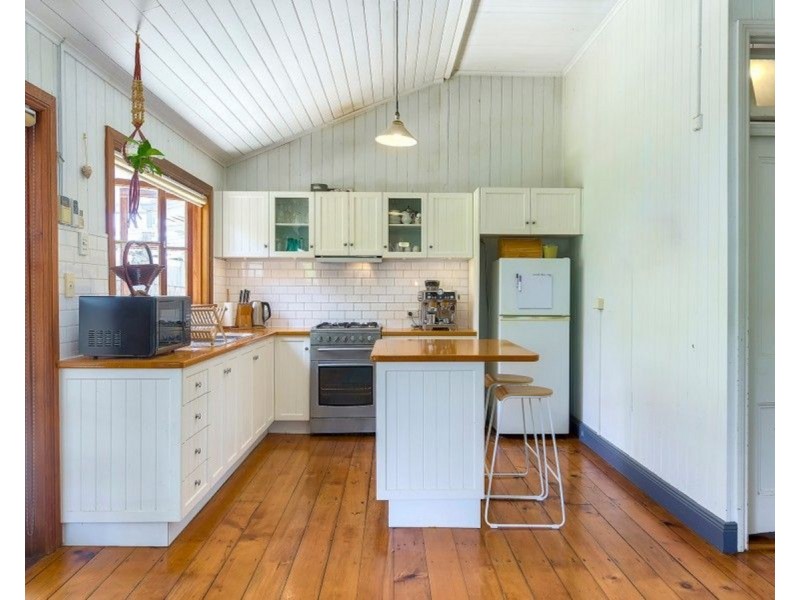 94 Sixth Avenue, Windsor QLD 4030