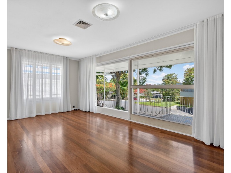 1 Pacific Street, Chermside West QLD 4032